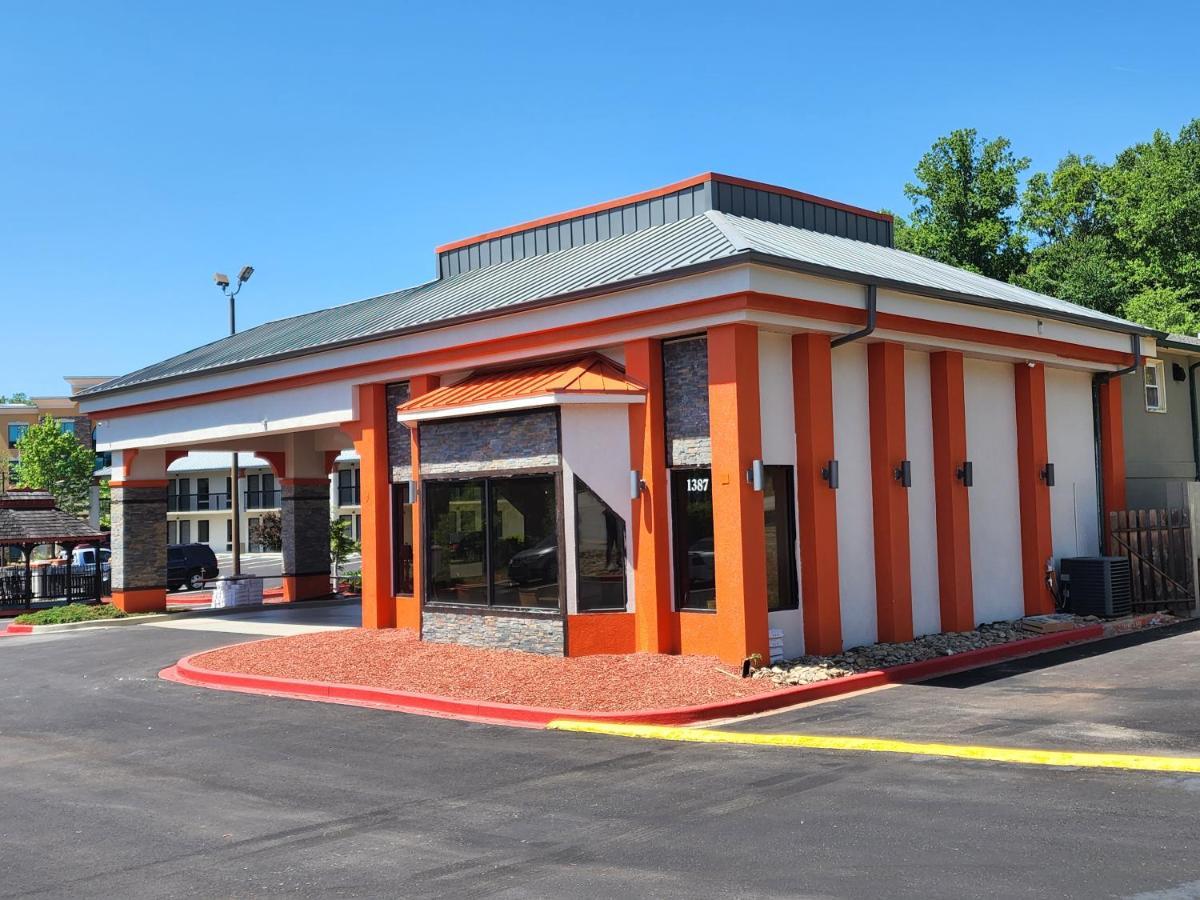 Days Inn By Wyndham Clemson Exteriör bild