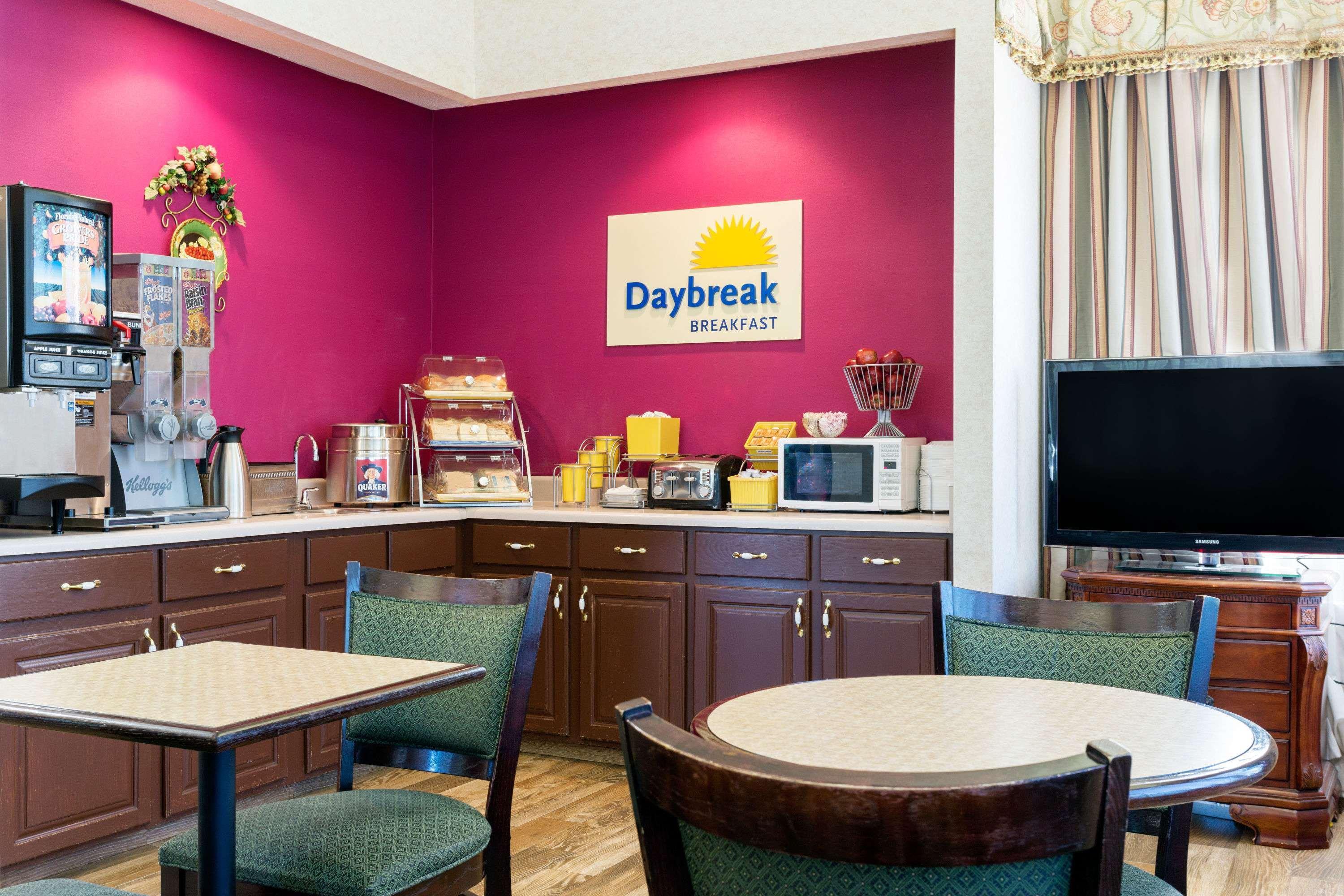 Days Inn By Wyndham Clemson Exteriör bild