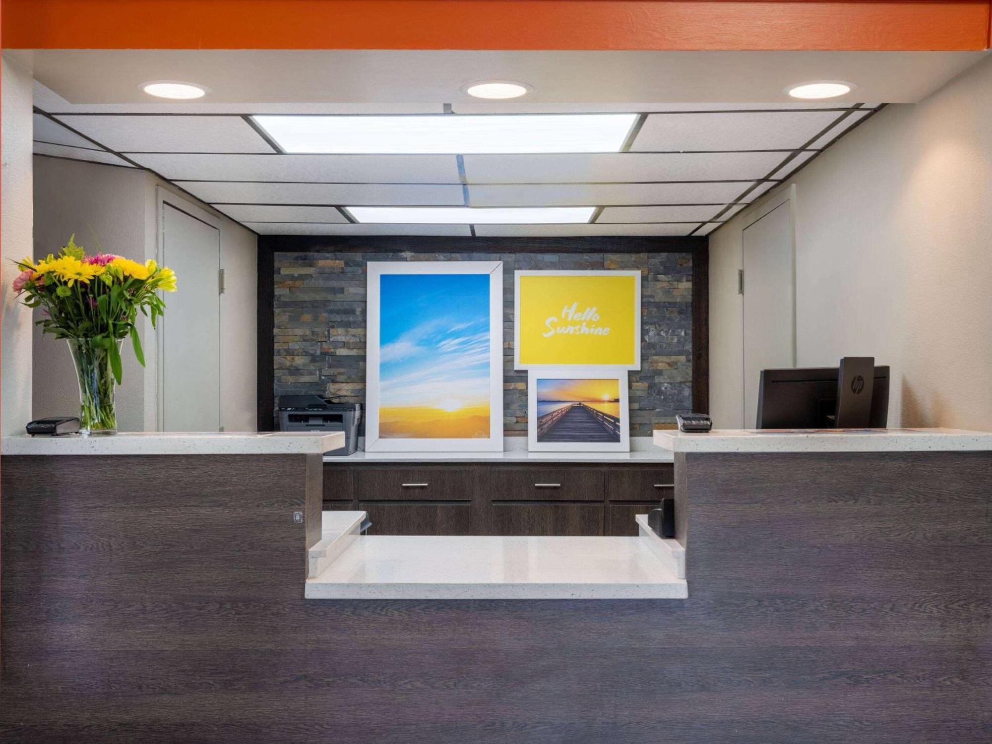 Days Inn By Wyndham Clemson Exteriör bild